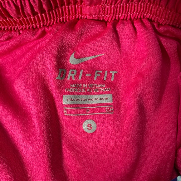 Nike women’s short - Picture 3 of 4